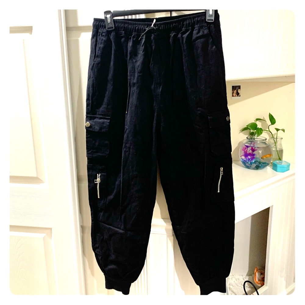 BLACK CARGO JOGGERS BTS JUNGKOOK STREET STYLE EBOY